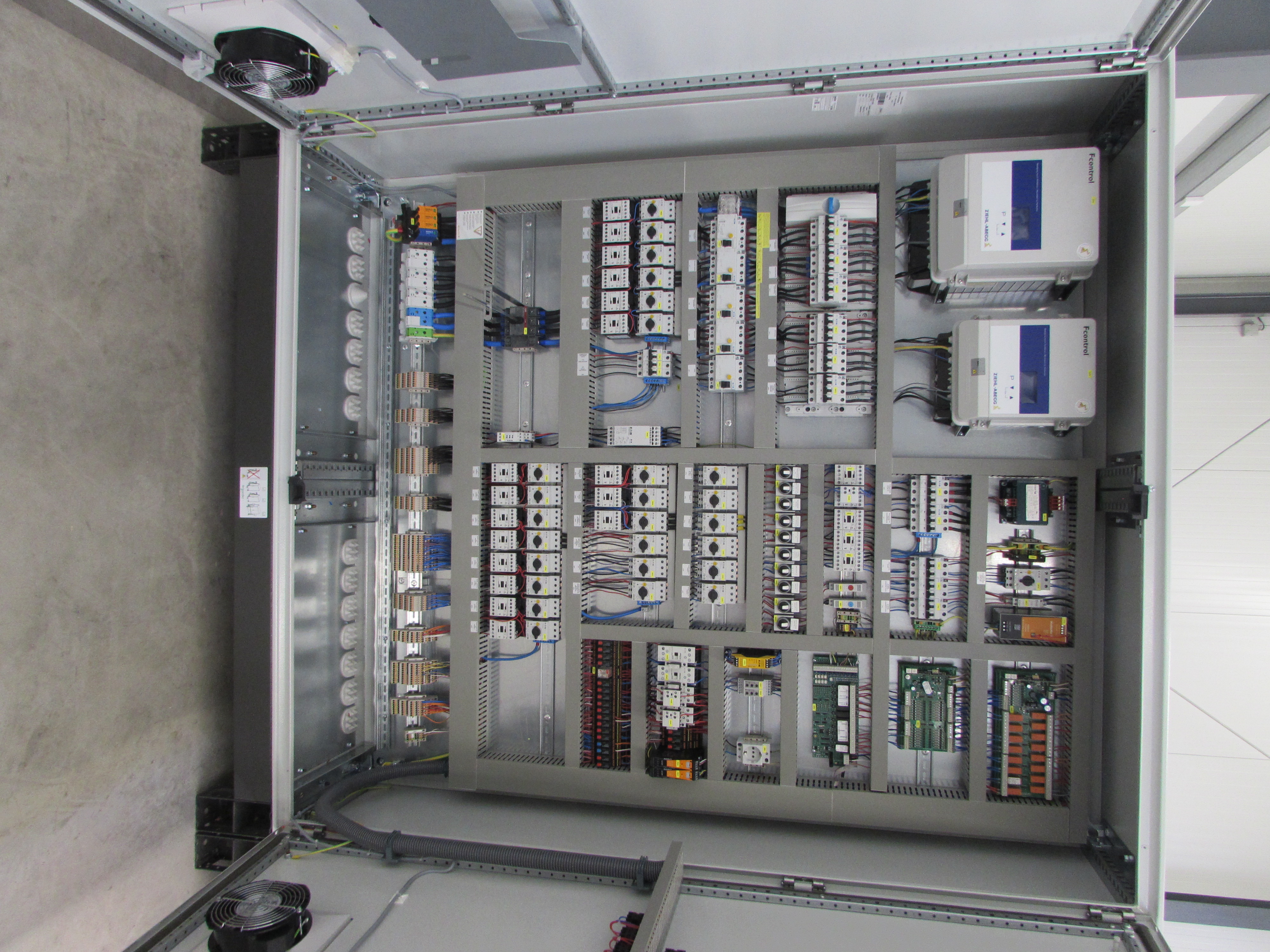 Control cabinet manure drying tunnel